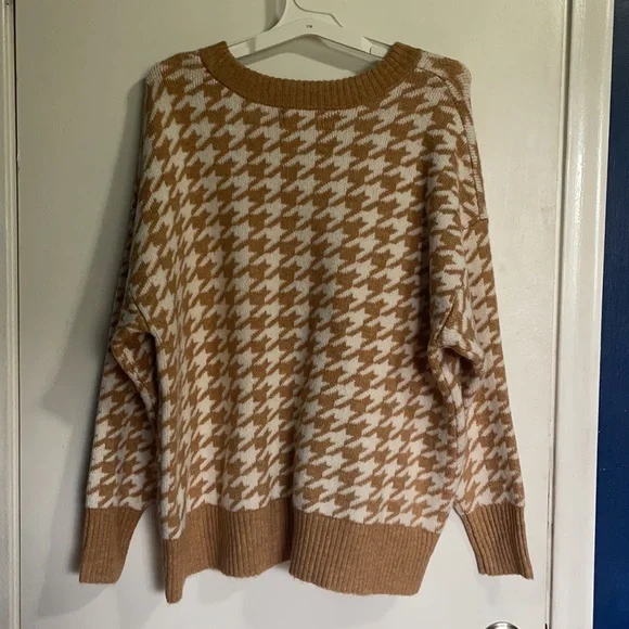 Sweater - Picture 2 of 2